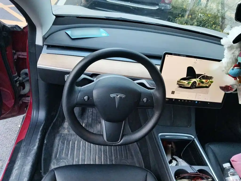 Tesla Model 3 — миниатюра 3