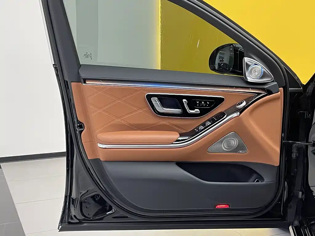 Mercedes-Benz S-Class — миниатюра 11