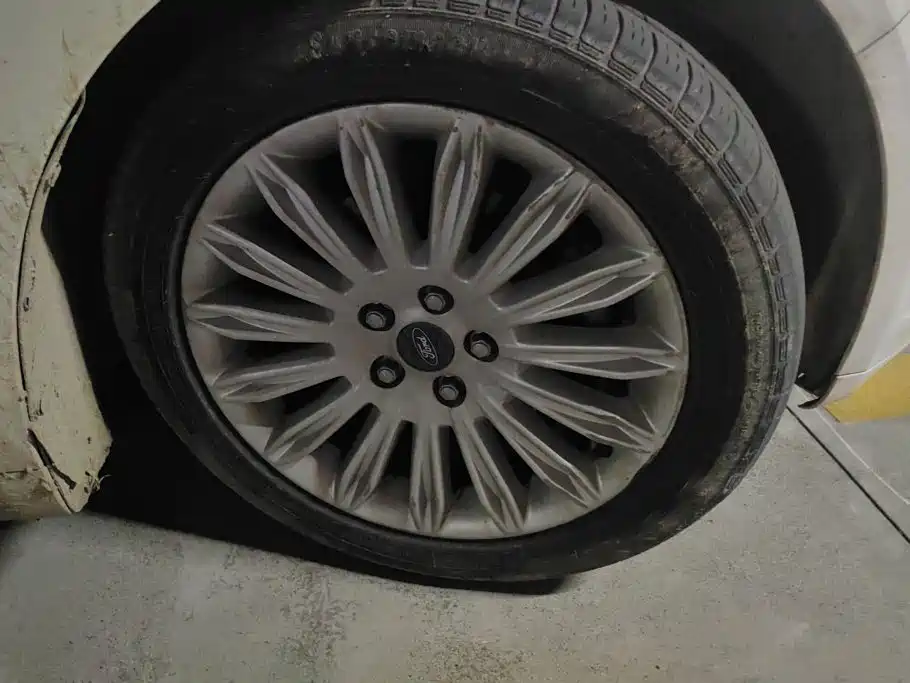 Ford Mondeo — миниатюра 6