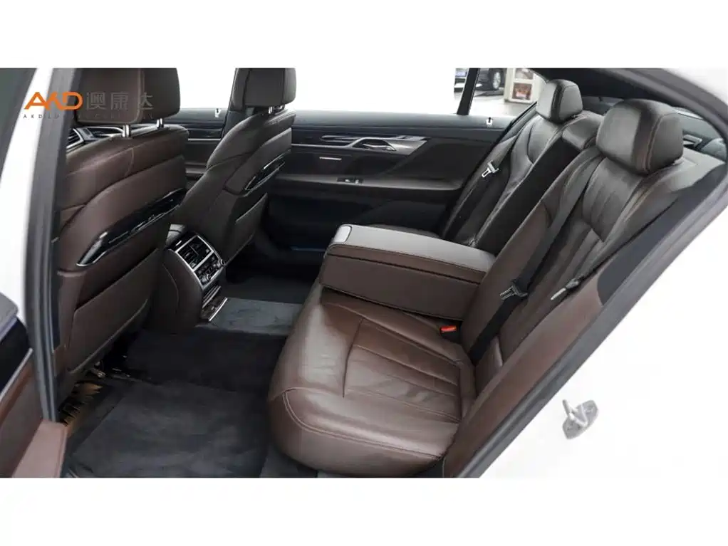 BMW 7 Series — миниатюра 7