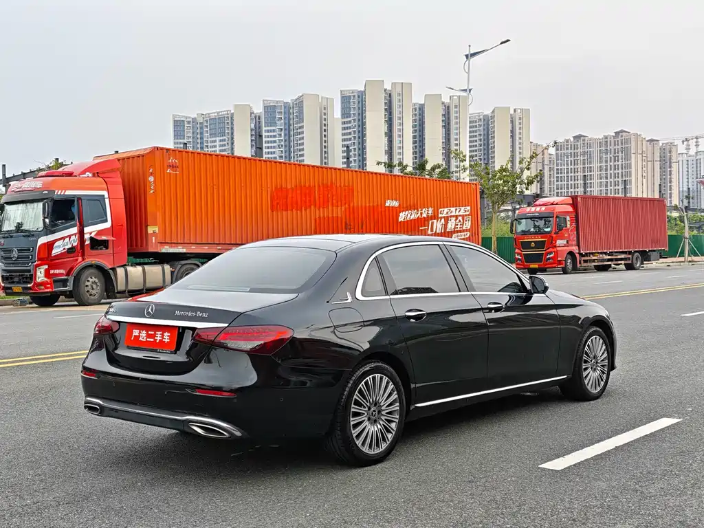 Mercedes-Benz E-Class — миниатюра 5