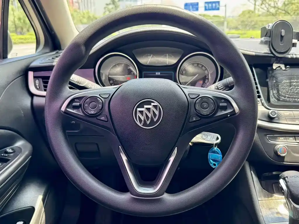 Buick Verano — миниатюра 10
