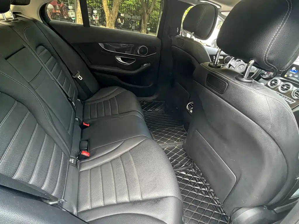 Mercedes-Benz C-Class — миниатюра 12