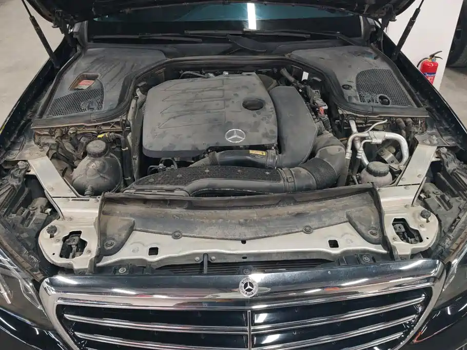 Mercedes-Benz E-Class — миниатюра 10