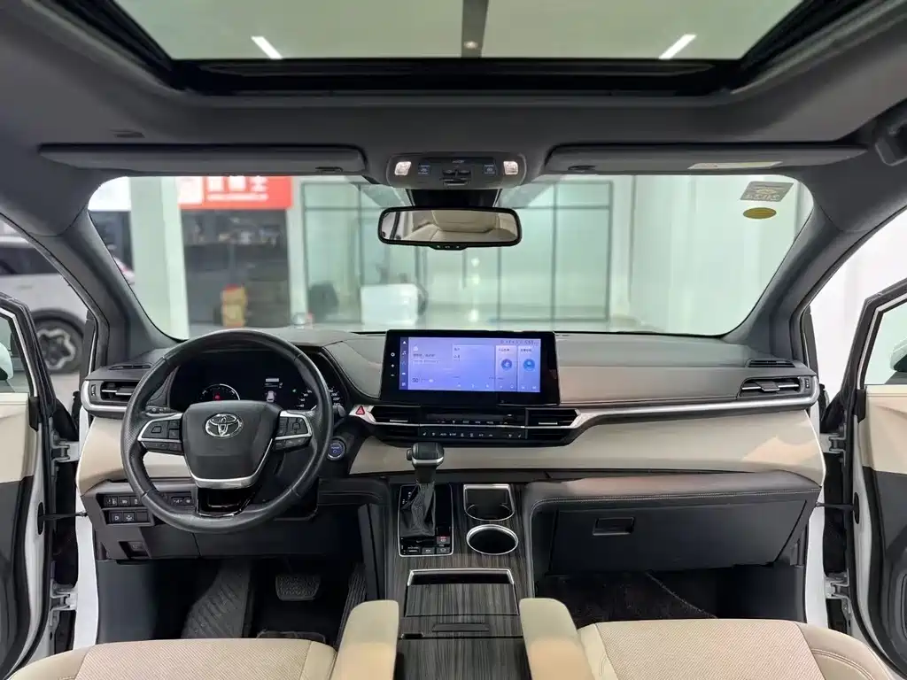 TOYOTA SIENNA