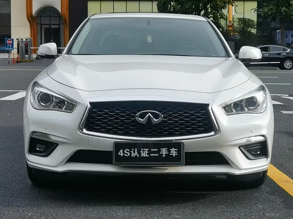 INFINITI  Q50L