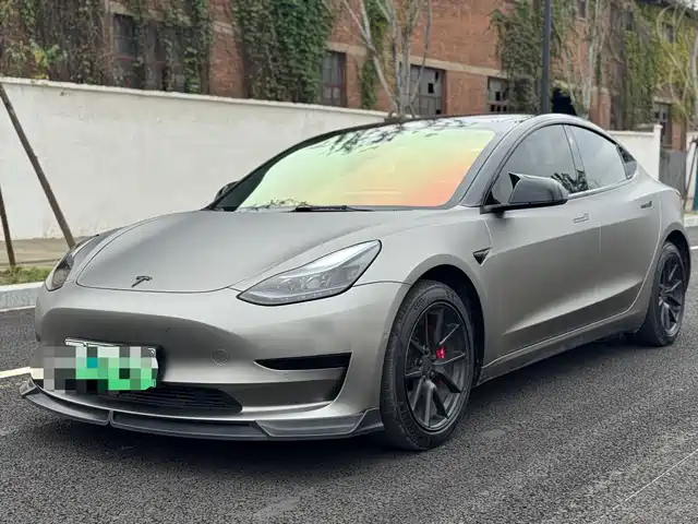 TESLA MODEL 3 2023