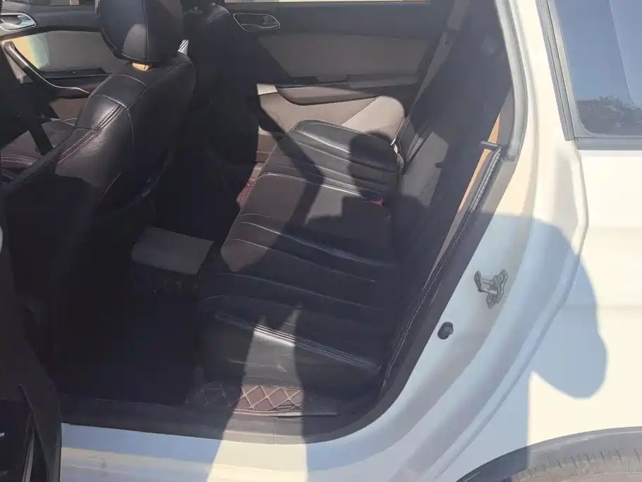 Baojun 310W — миниатюра 11