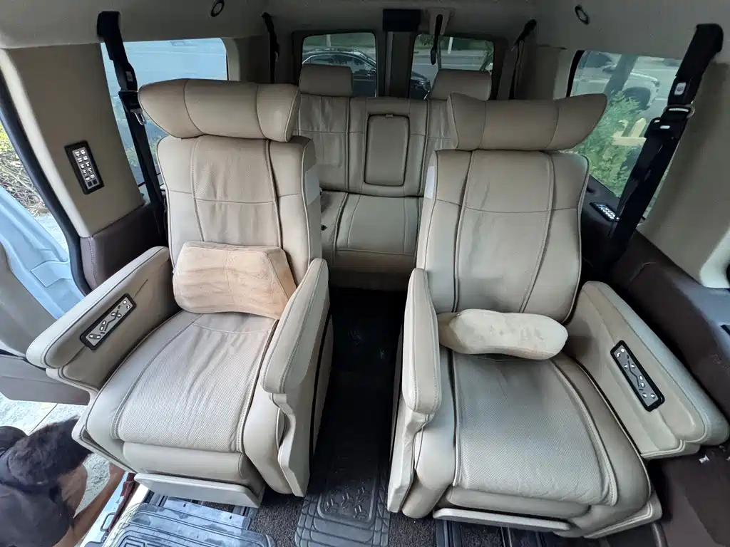 GMC Savana — миниатюра 11