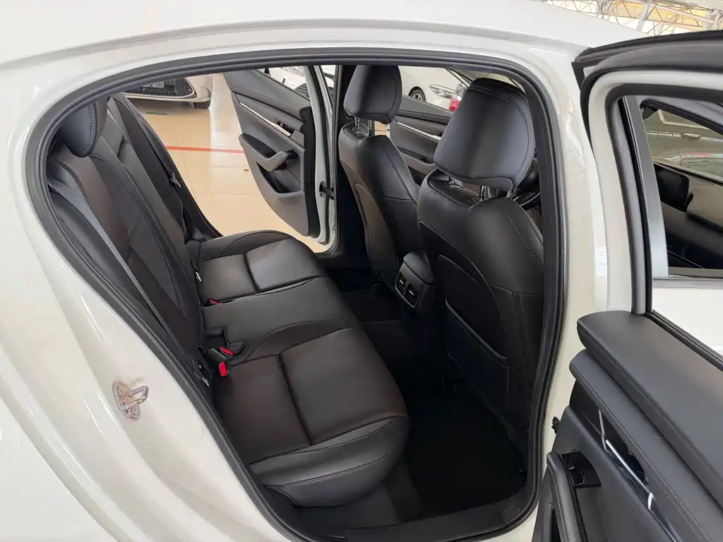 Mazda 3 Axela — миниатюра 26
