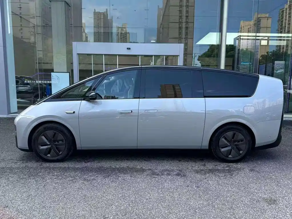 Li Auto Li MEGA — миниатюра 6