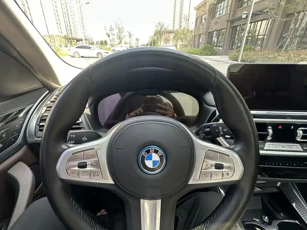BMW iX3 — миниатюра 9