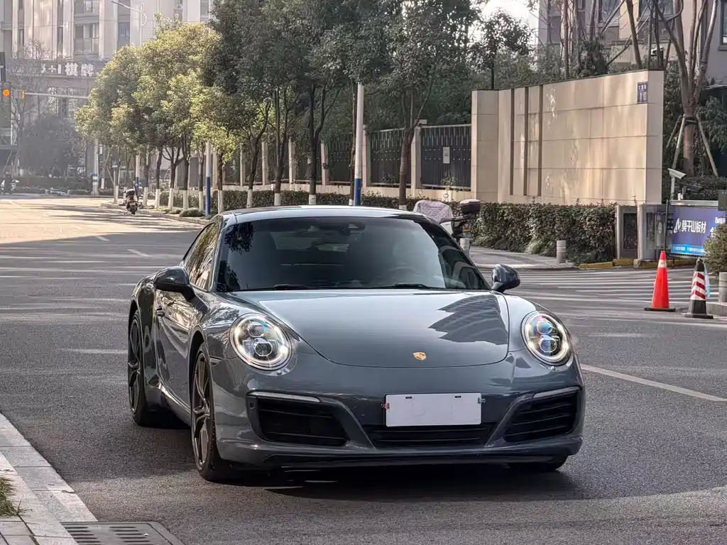 PORSCHE 911