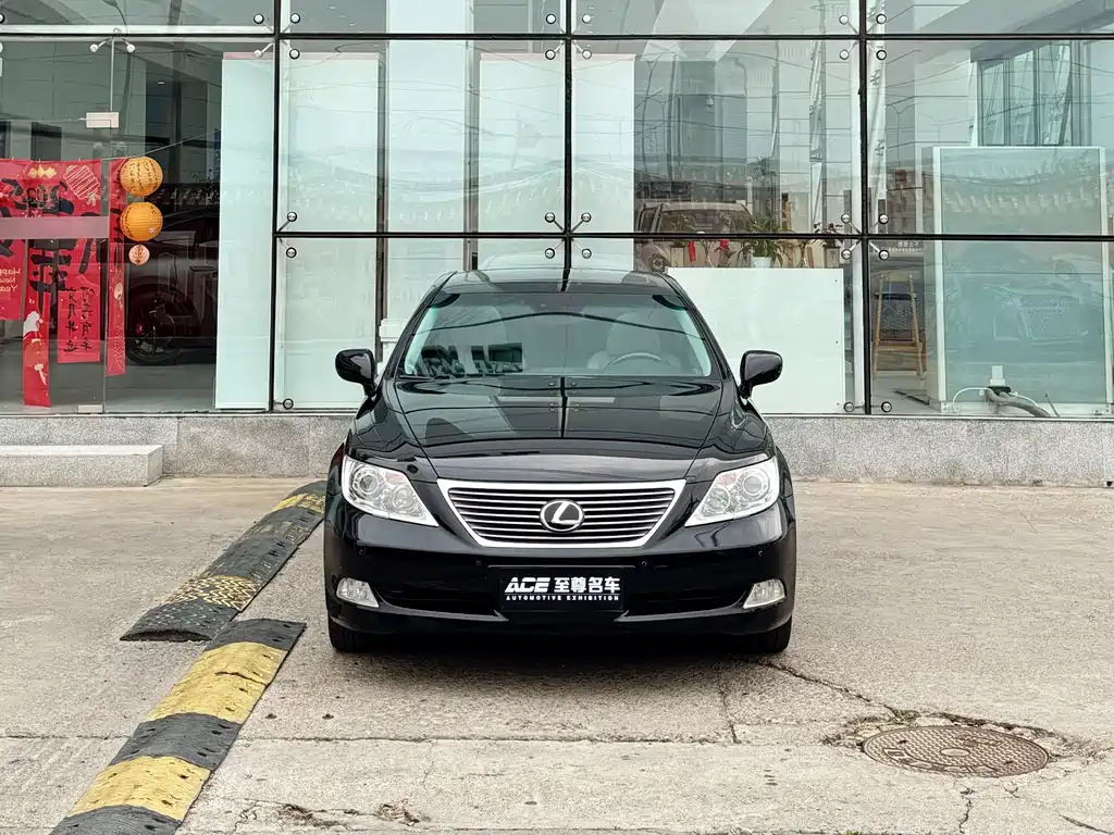 Lexus LS — миниатюра 2