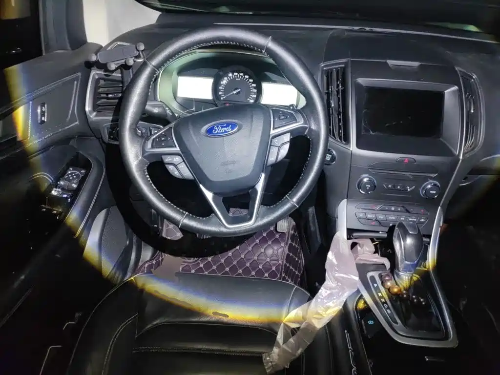 Ford Edge — миниатюра 6