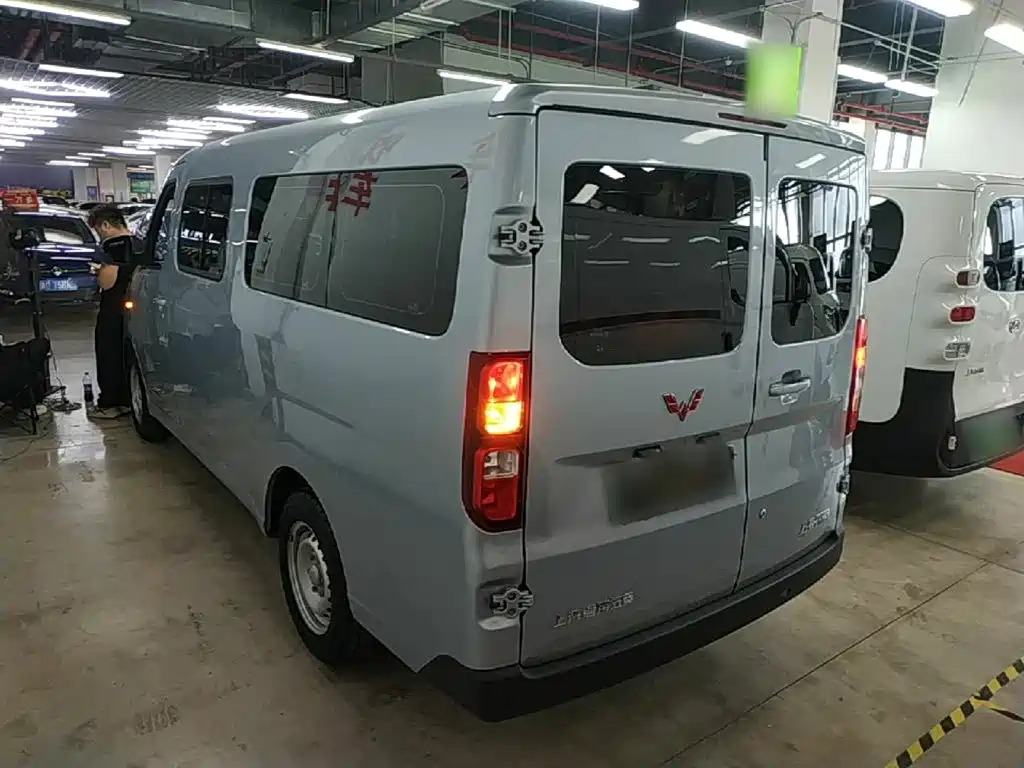 Wuling Yangguang — миниатюра 5