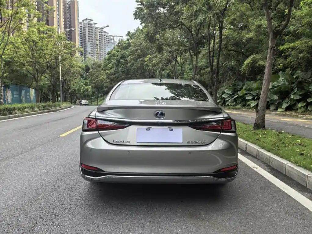 Lexus ES — миниатюра 8