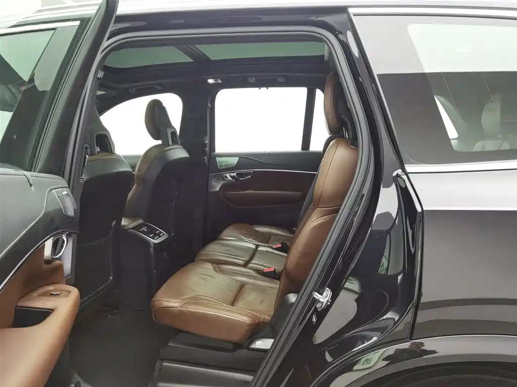 VOLVO XC90 PLUG IN HYBRID