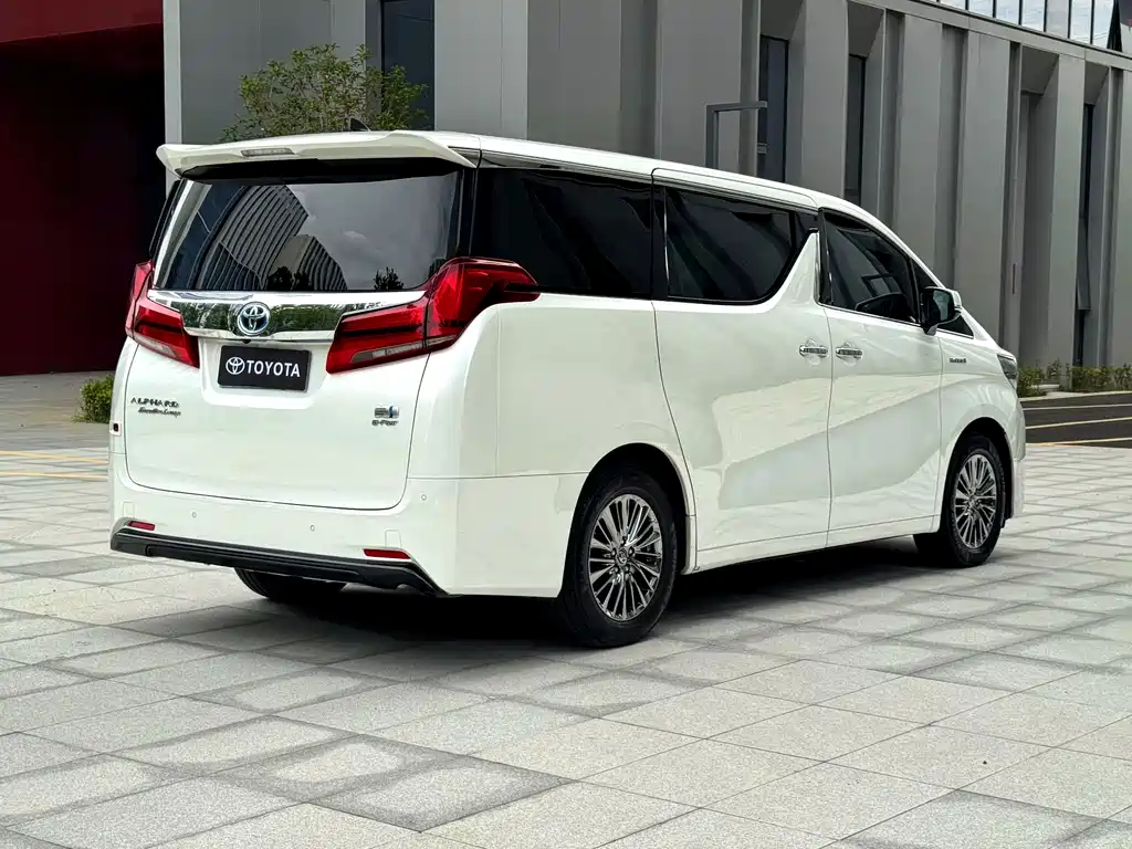 Toyota Alphard — миниатюра 6