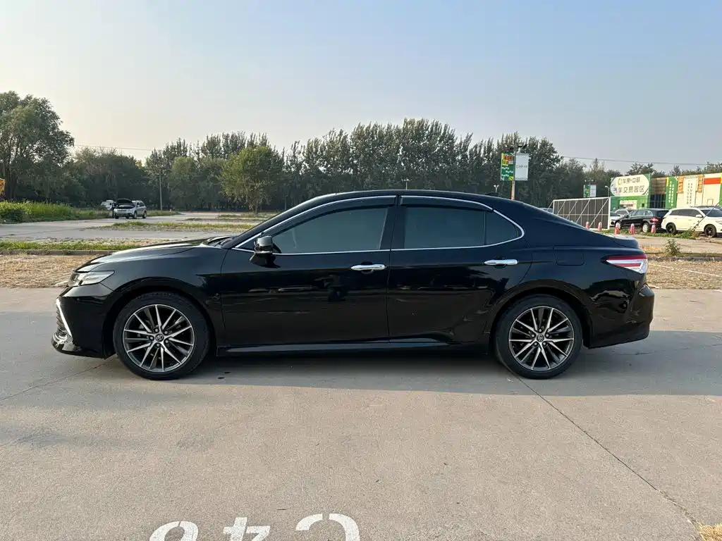 Toyota Camry — миниатюра 7