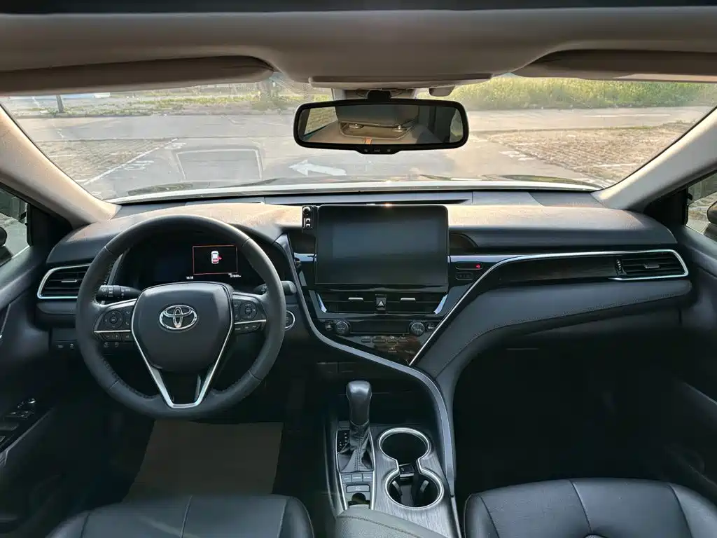 Toyota Camry — миниатюра 10