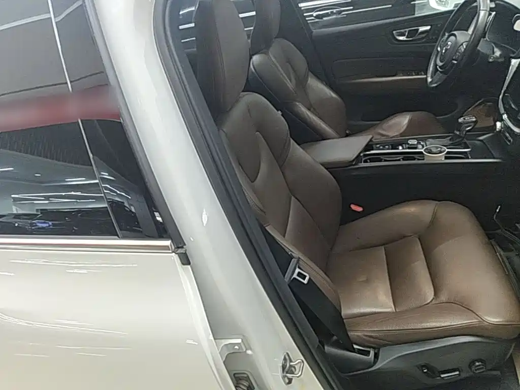 Volvo XC60 — миниатюра 25