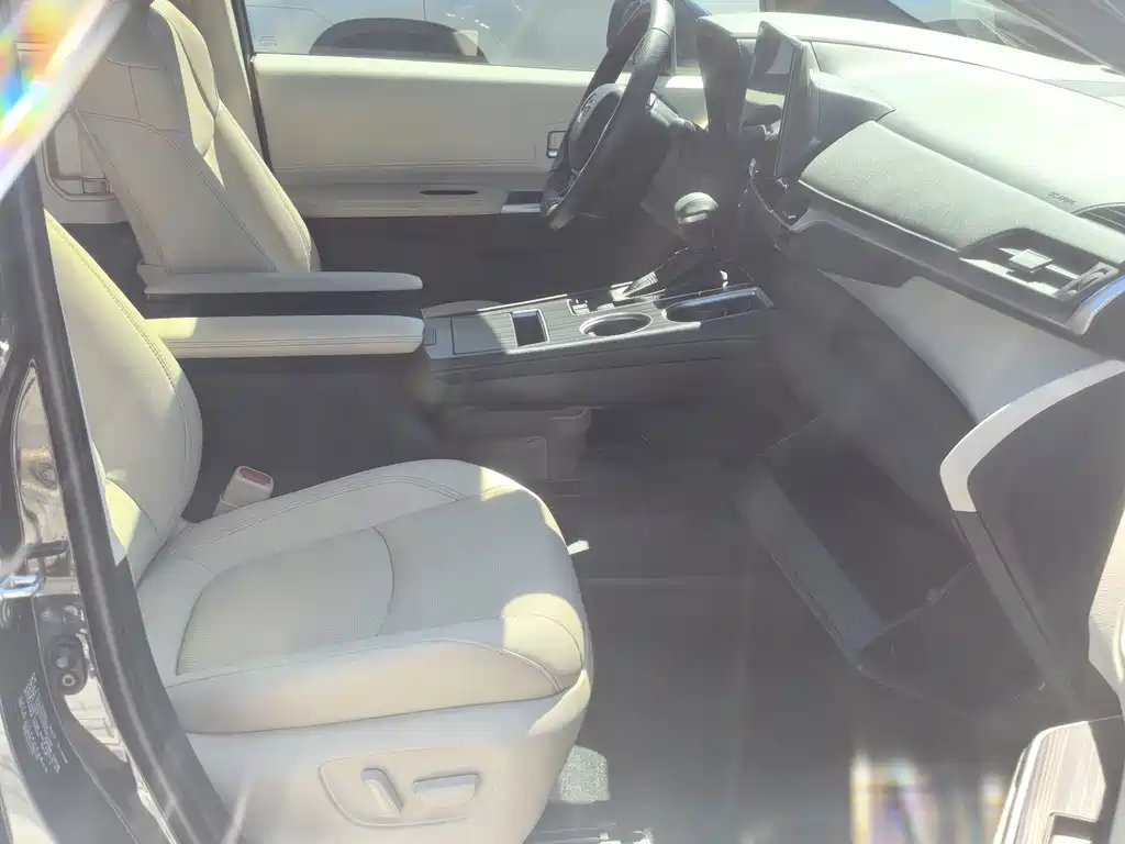 Toyota Sienna — миниатюра 8