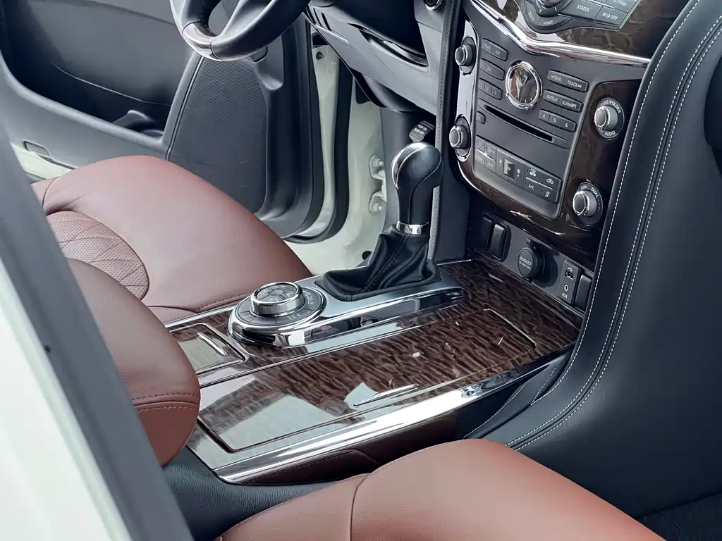 Nissan Patrol — миниатюра 17