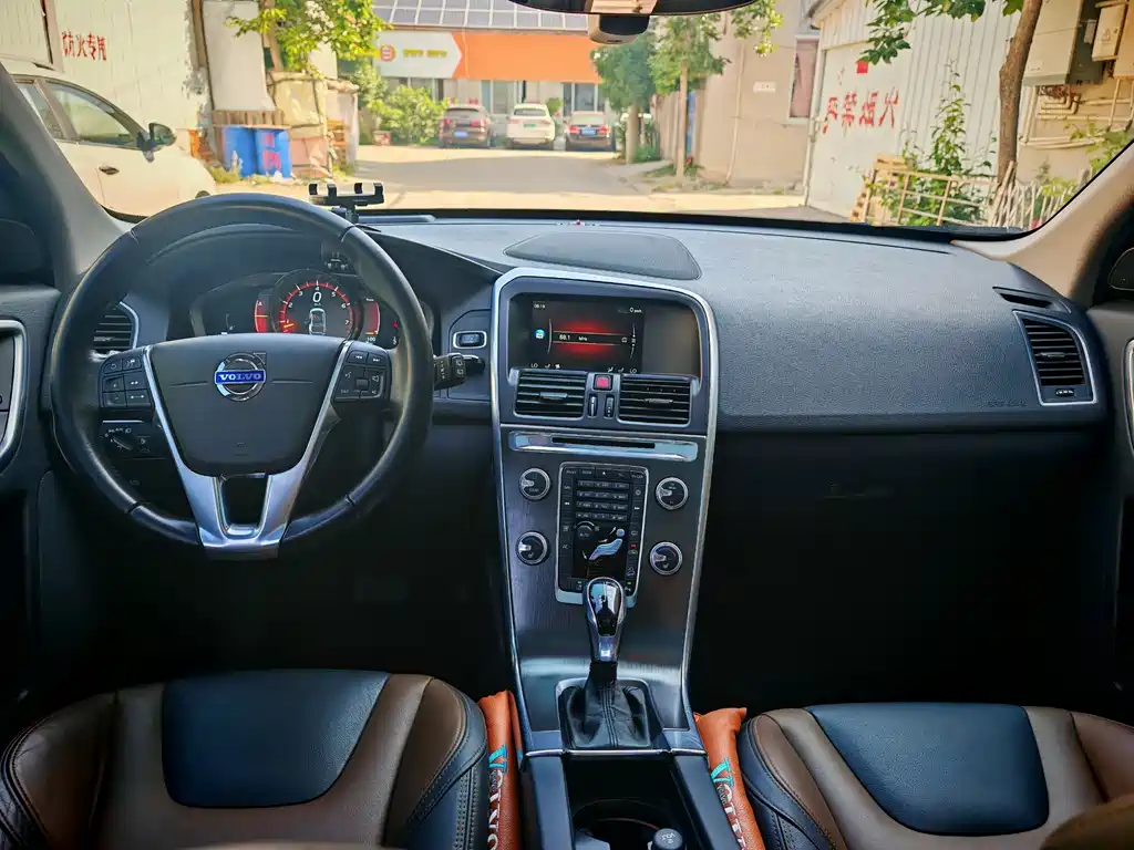 Volvo XC60 — миниатюра 6