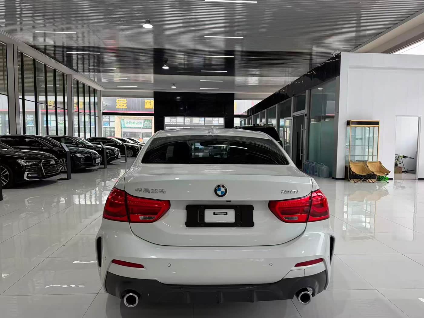BMW 1 Series 1.5 л 2022 г. Белый, пробег 40000 км
