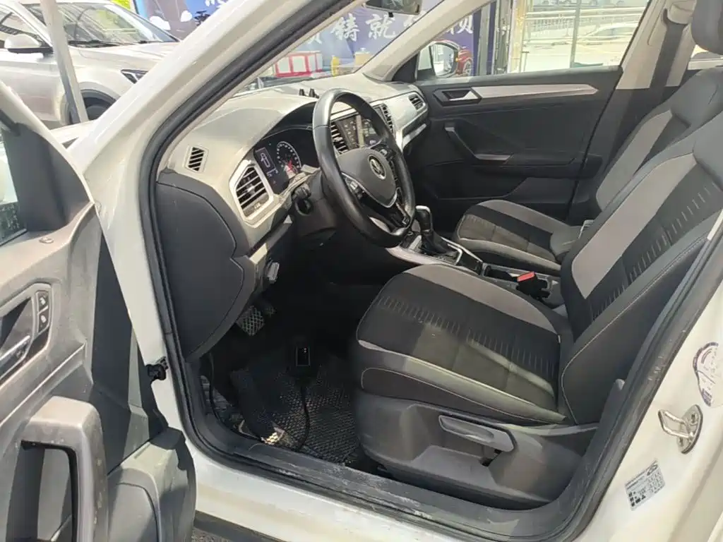 Volkswagen T-Roc — миниатюра 16