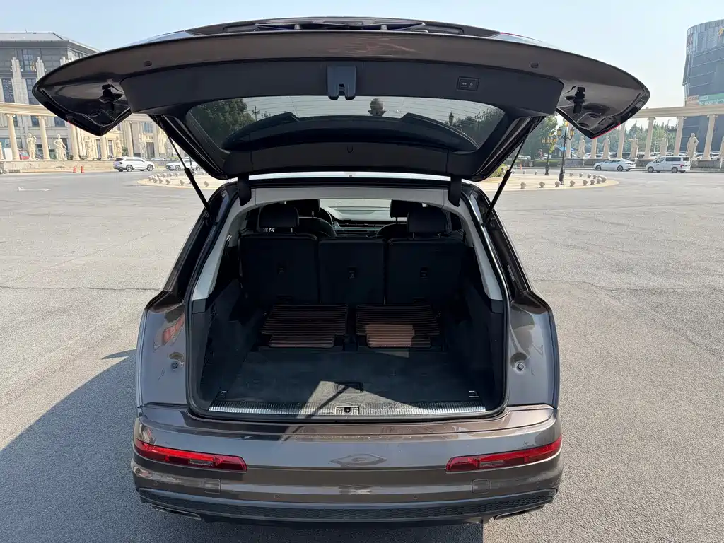 Audi Q7 — миниатюра 14
