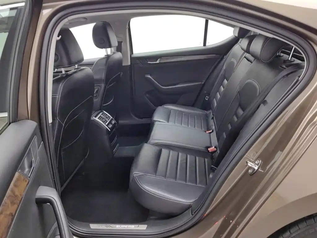 Skoda Superb — миниатюра 15