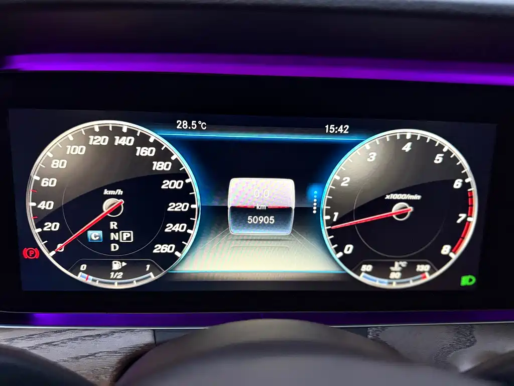 Mercedes-Benz E-Class — миниатюра 5