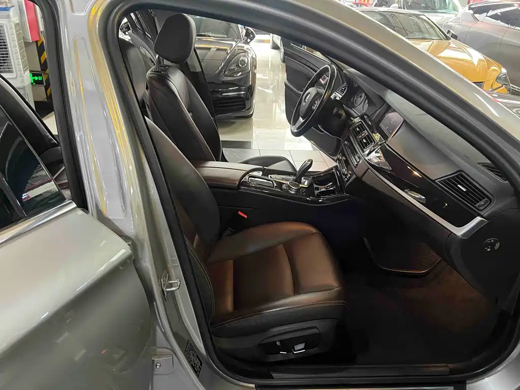 BMW 5 Series — миниатюра 7
