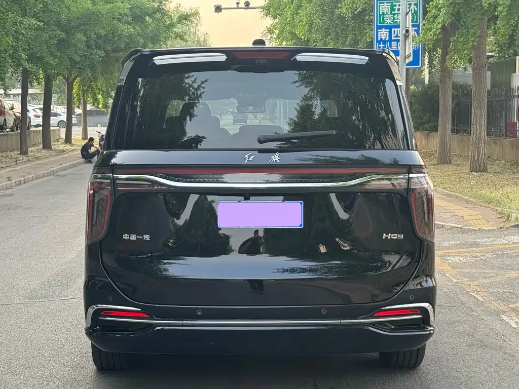 Hongqi HQ9 2023 2.0T
