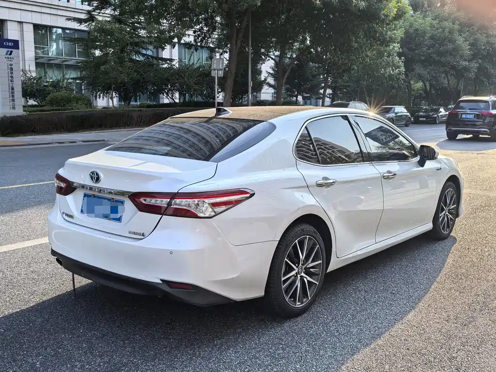 Toyota Camry — миниатюра 5