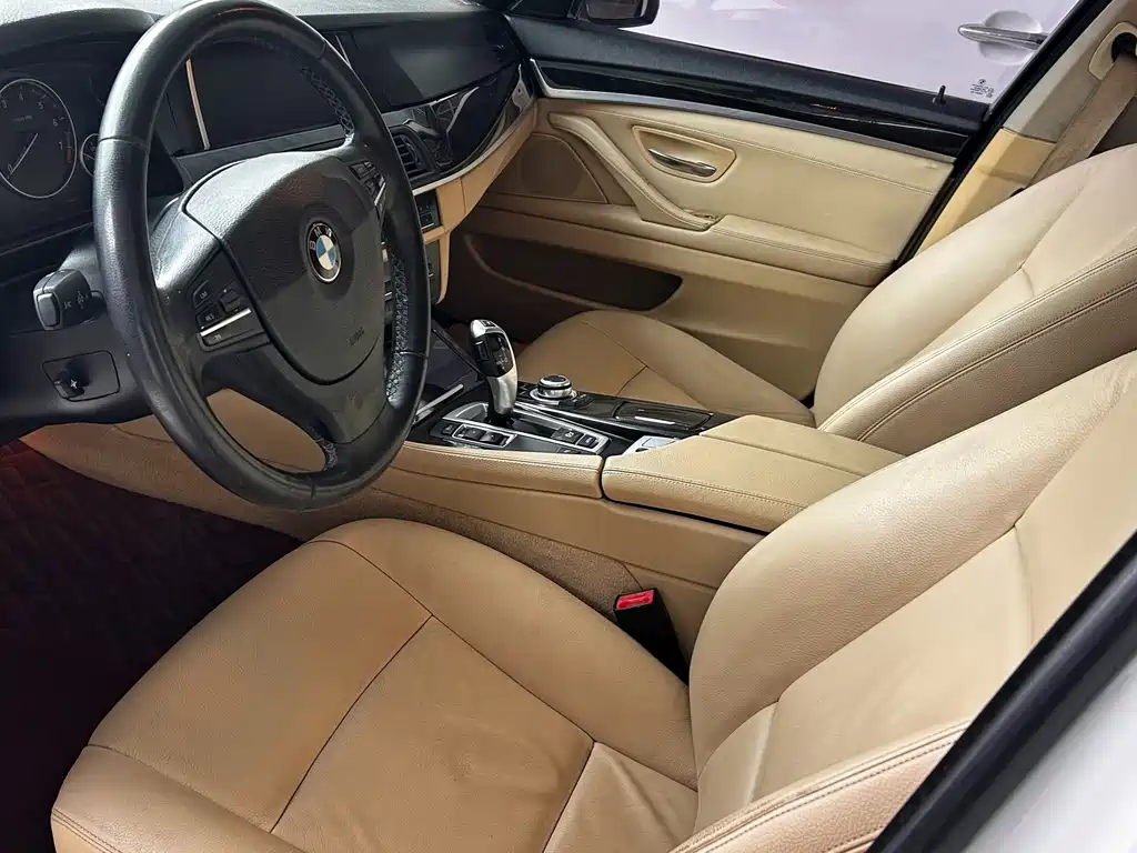 BMW 5 Series — миниатюра 9