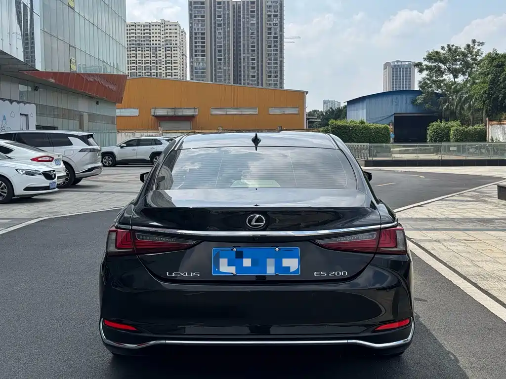Lexus ES — миниатюра 6
