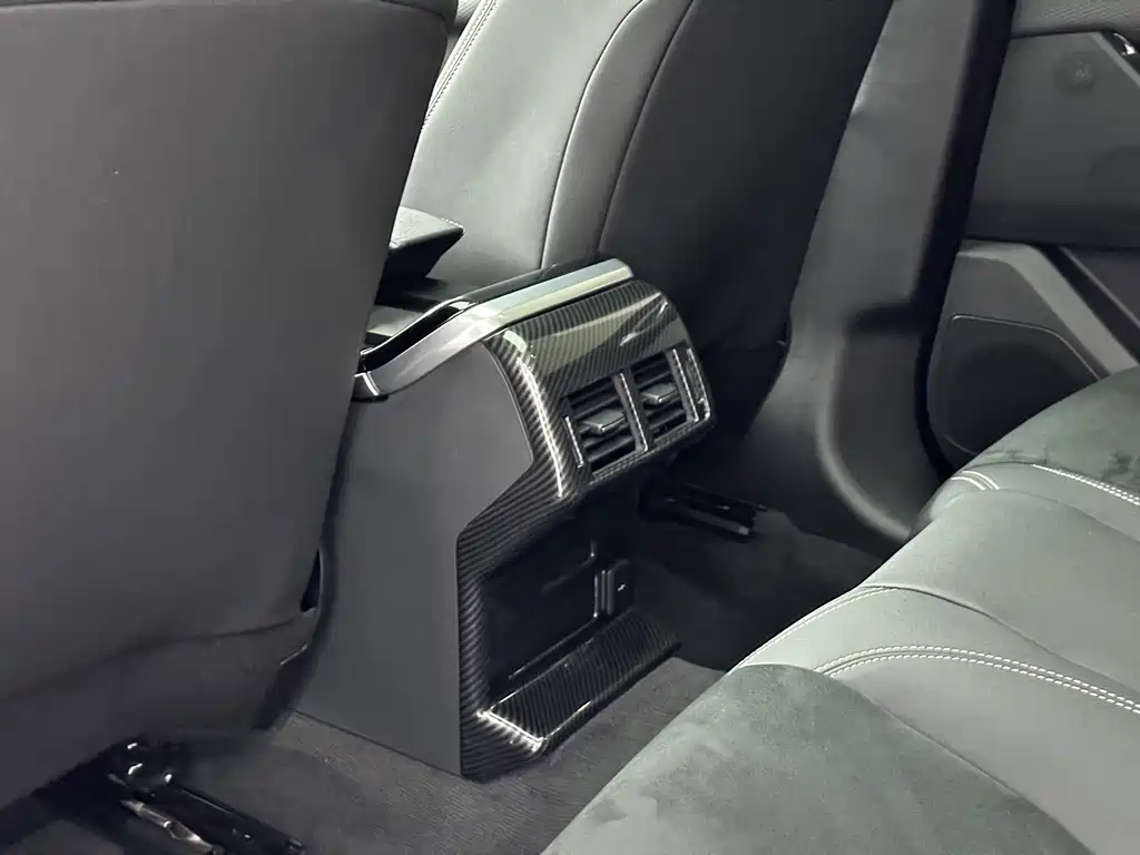 Land Rover Velar — миниатюра 17