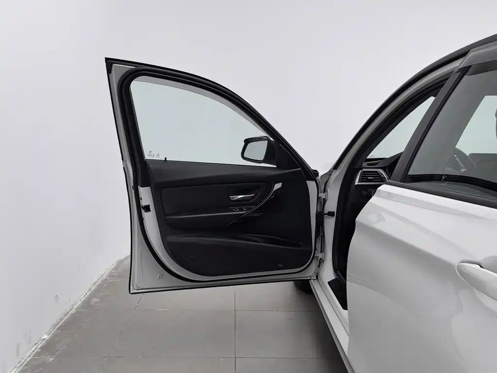 BMW 3 Series — миниатюра 8