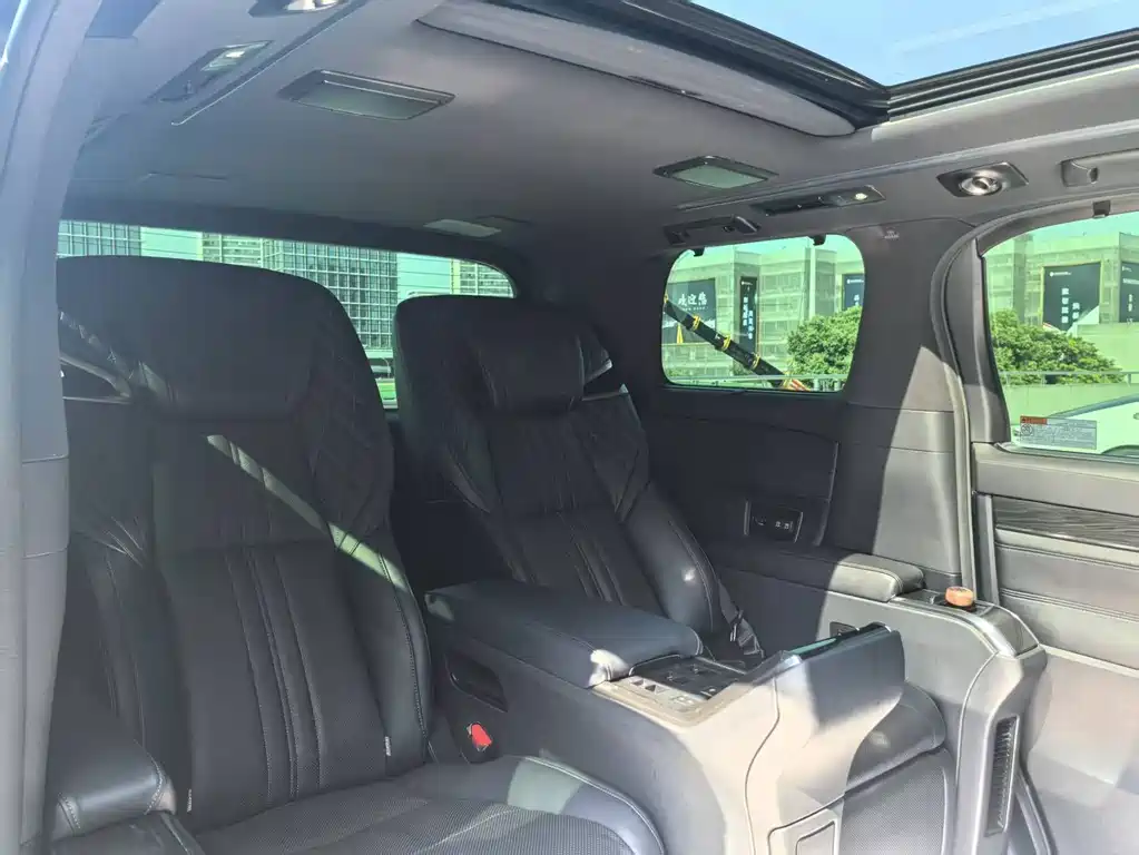 Lexus LM — миниатюра 10