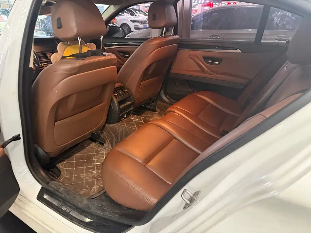 BMW 5 Series — миниатюра 10