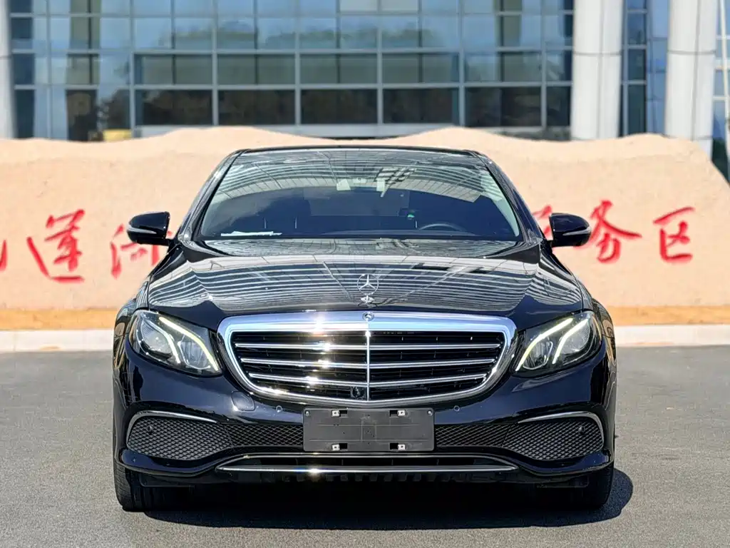 Mercedes-Benz E-Class — миниатюра 5