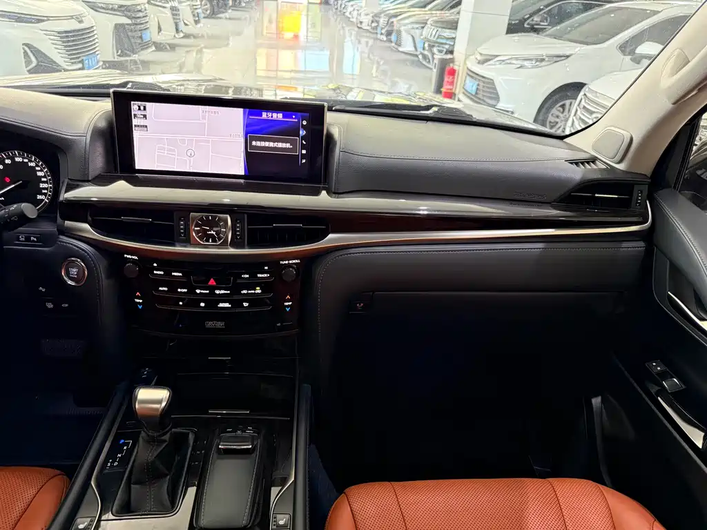 Lexus LX — миниатюра 16