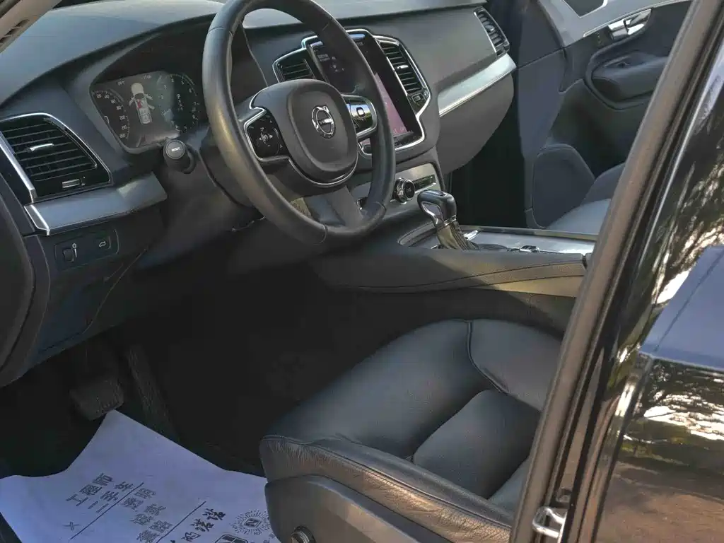 Volvo XC90 — миниатюра 11