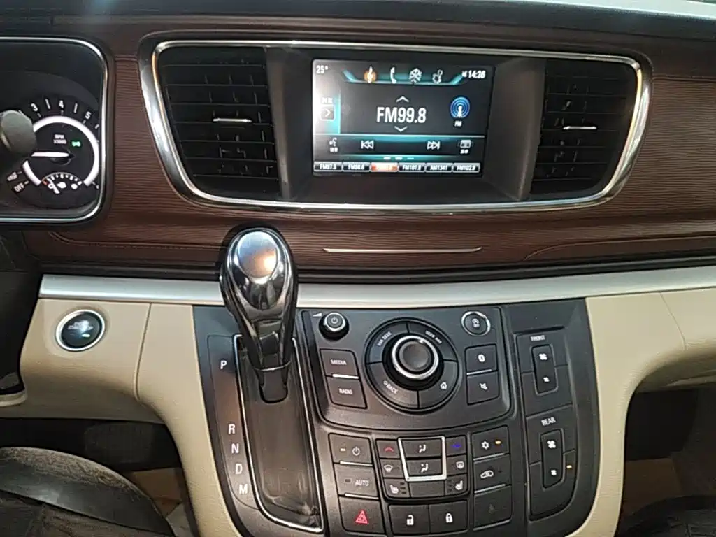 Buick GL8 — миниатюра 13
