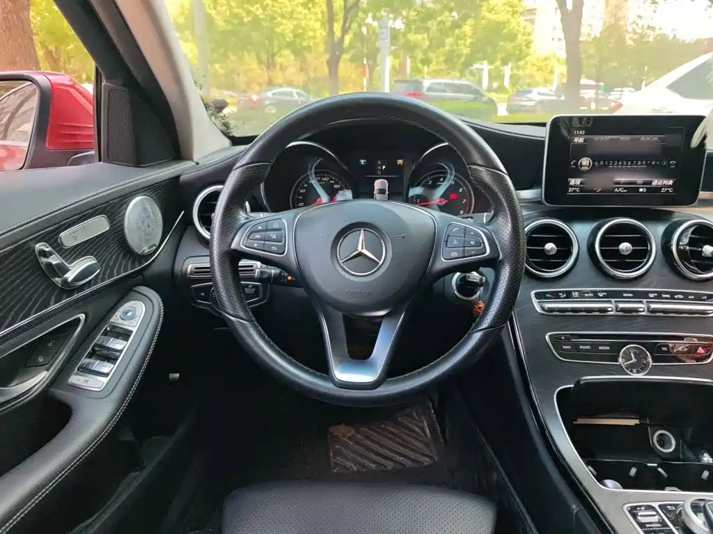 Mercedes-Benz C-Class — миниатюра 6