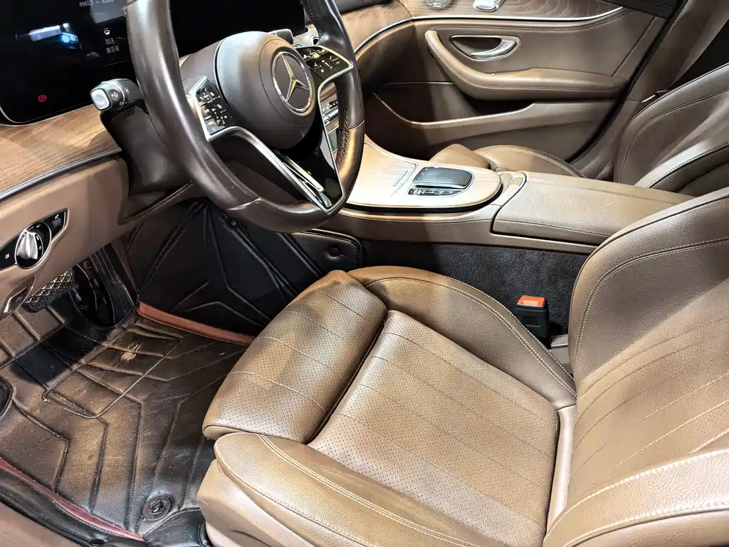 Mercedes-Benz E-Class — миниатюра 6
