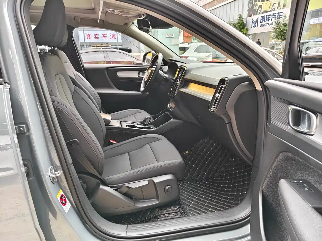 Volvo XC40 — миниатюра 8